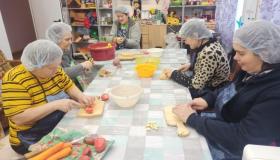 Сегодня инструктор по труду Ильина В. Н. провела очередной мастер-класс для участников клуба по интересам "Вдохновение" и Трудовых мастерских