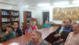 Приближаясь к Дню народного единства, в библиотеке нашего дома - интерната прошёл литературный час под названием "Литература народов России"