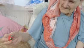 Тематическое занятие: "Сказочный Колобок" (лепка из пластилина) на отделении Милосердия