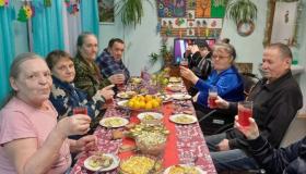 С самого утра в " Творческих мастерских" царила чудесная почти семейная атмосфера