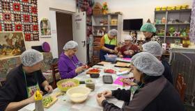 Скоро Старый Новый год, и участники клуба «Вдохновение» и Трудовых мастерских решили посвятить этому празднику свой кулинарный мастер-класс