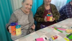 В « Творческой мастерской» собрались неравнодушные получатели услуг. Мастер-класс «Карандашница»