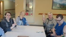 30 марта на отделении " милосердия" состоялось спортивно- игровое занятие" Упражнения с верёвочкой"