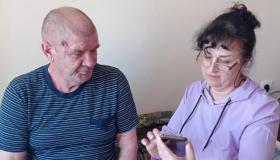 «Привет, дедуль! Ты меня видишь?»